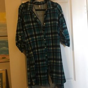 Flannel mid sleeve high low dresshas slit on sides
